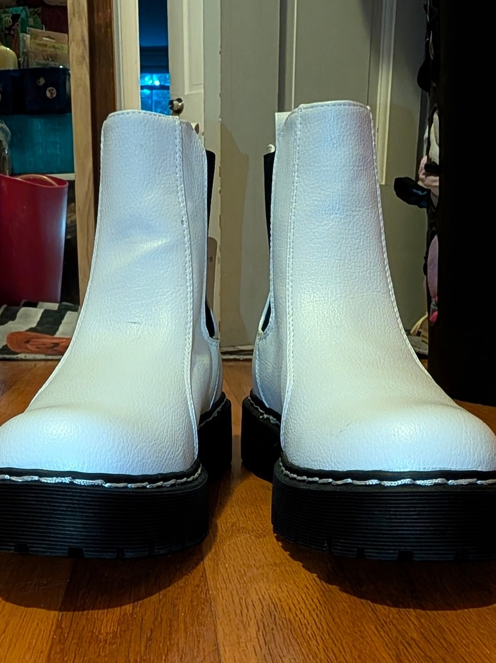 Sincerely Jules Hippie White Leather Chelsea Platform Boots Size 8.5 NWT No Box - Picture 2 of 8